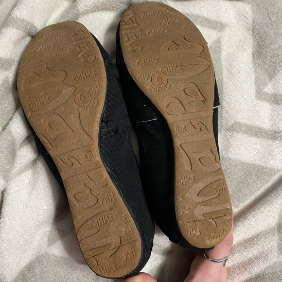 Black slide on shoes - Picture 3 of 4